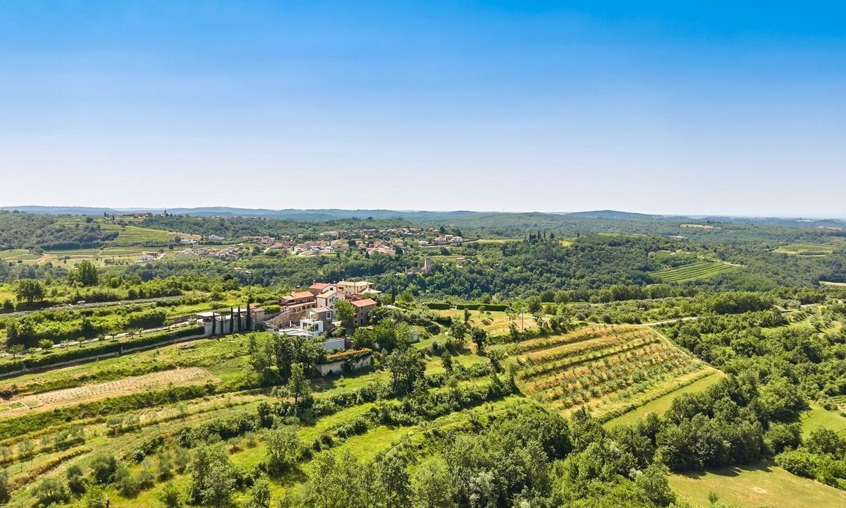Buje Villa | Villa Zimzelen - Four Bedroom Villa, Sleeps 10