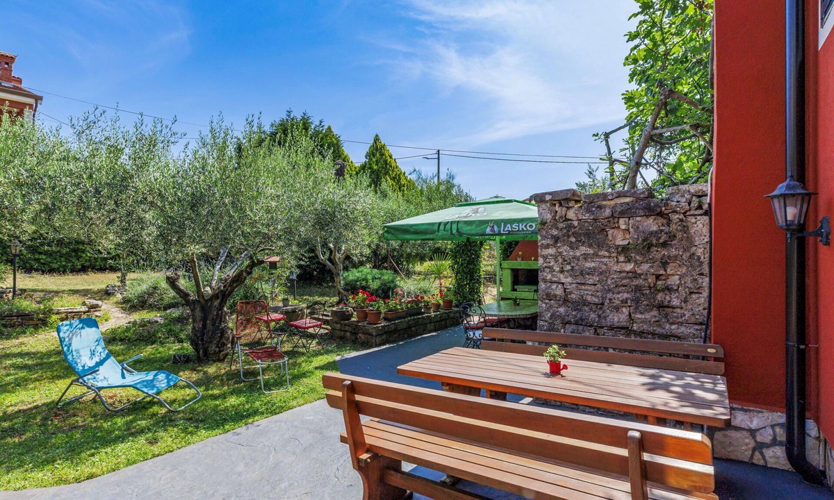 Kastel Apartment | Nice apartment for 2 people with A/C, WIFI, TV, terrace and pets allowed