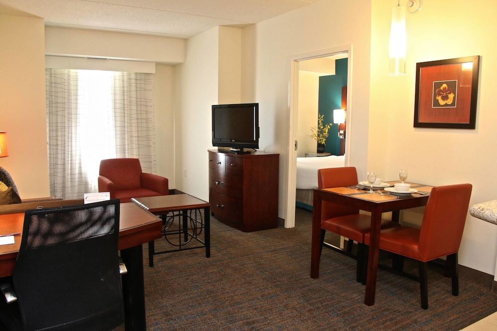 Photo of Livingroom in Central Newport News