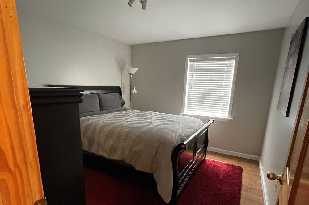 Photo of Bedroom in West Gardiner