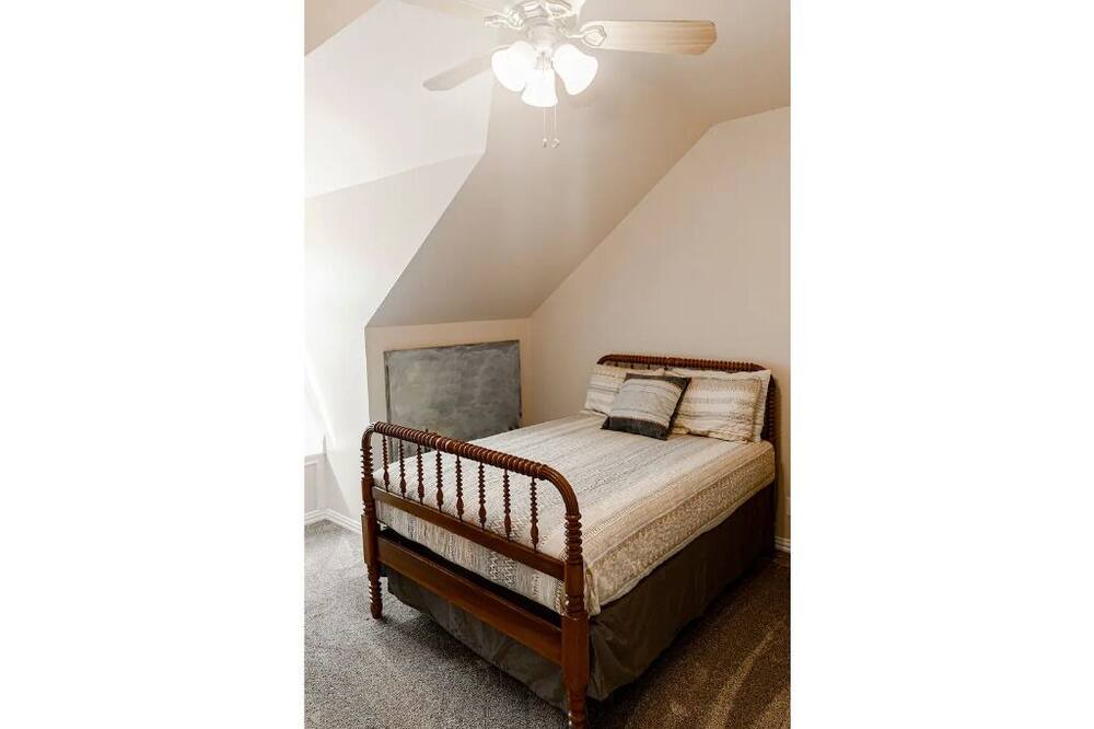 Photo of Bedroom in Center Point