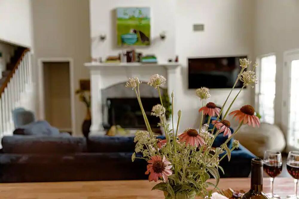 Photo of Livingroom in Center Point
