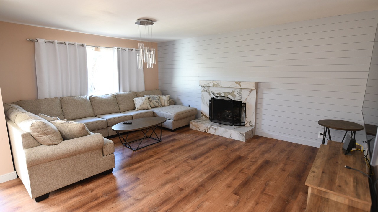 Photo of Livingroom in East Grove