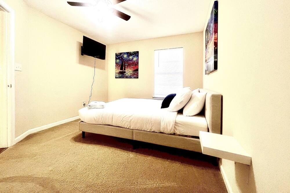 Photo of Bedroom in North Newport News