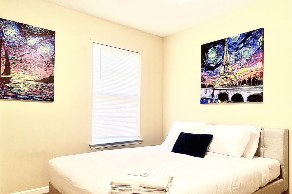 Photo of Bedroom in North Newport News