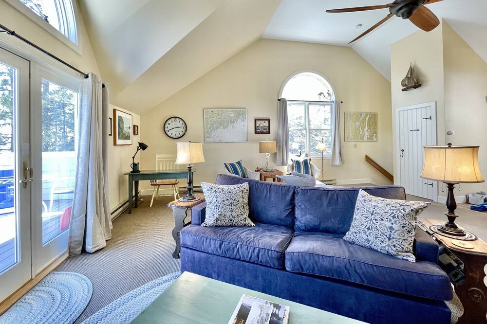 Photo of Livingroom in Isle of Springs
