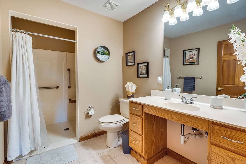 Photo of Bathroom in Grove City
