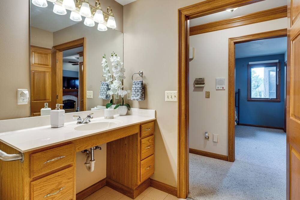 Photo of Bathroom in Grove City