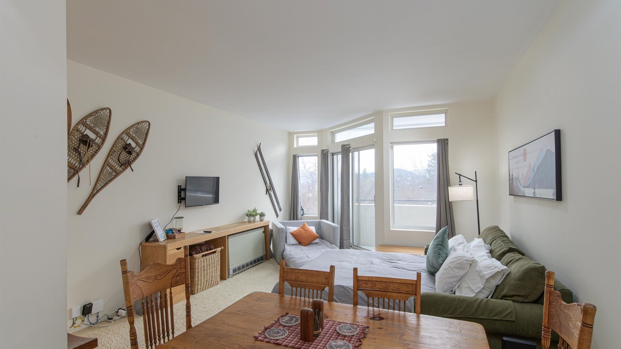 Photo of Livingroom in Warren