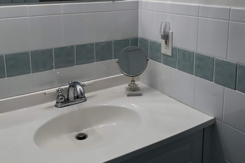 Photo of Bathroom in Moon