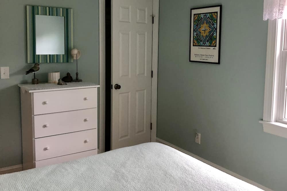 Photo of Bedroom in Moon