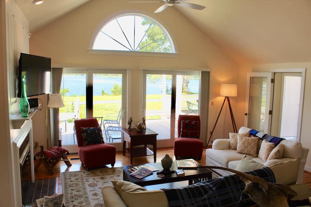 Photo of Livingroom in Ware