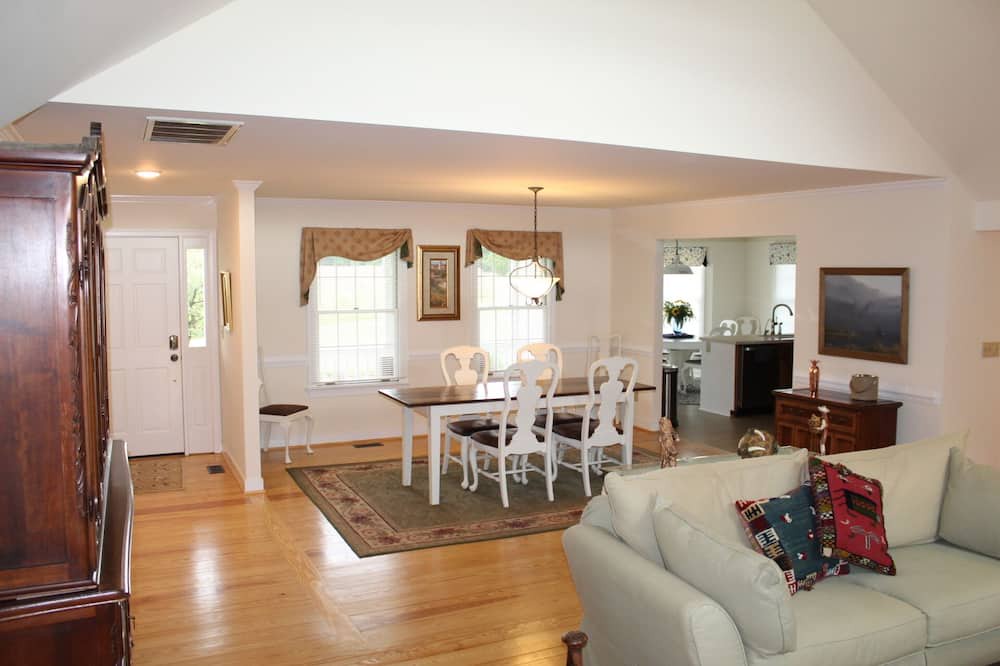 Photo of Livingroom in Ware