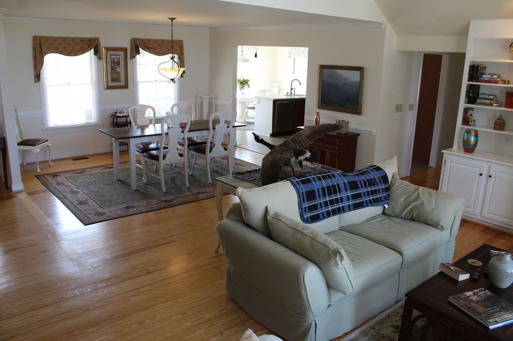 Photo of Livingroom in Ware