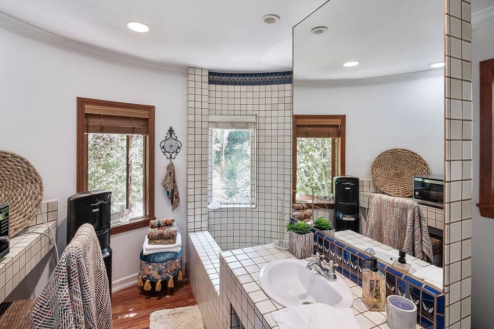 Photo of Bathroom in Diamond Crestview