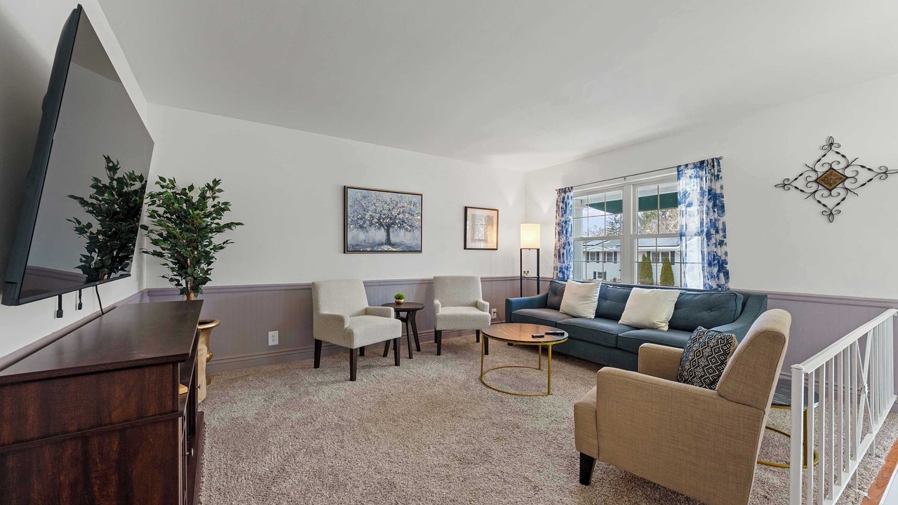 Photo of Livingroom in Royal Manor