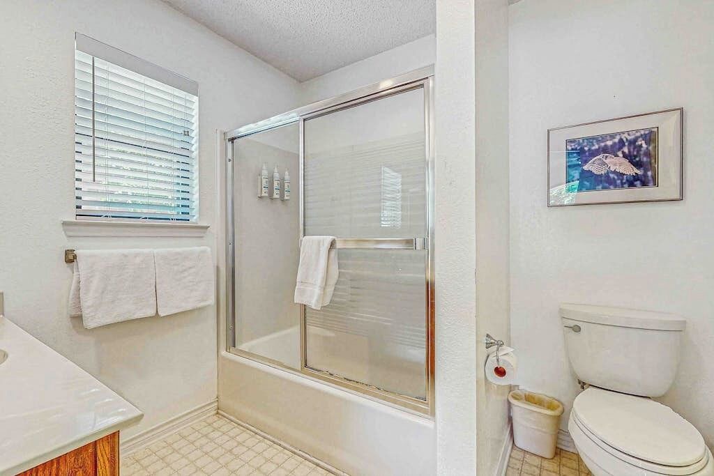 Photo of Bathroom in Kingsland