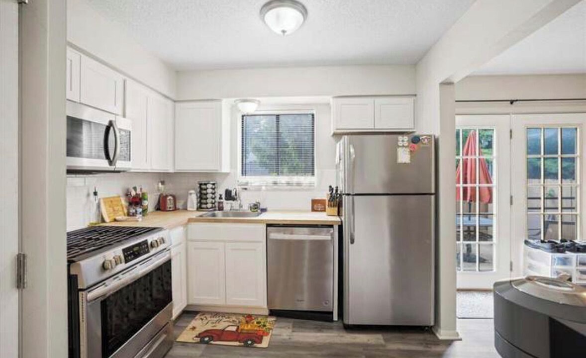 Photo of Kitchen in Summit Station