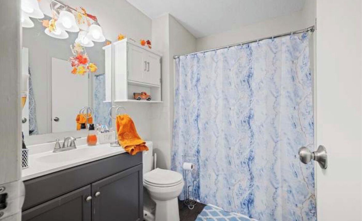 Photo of Bathroom in Summit Station