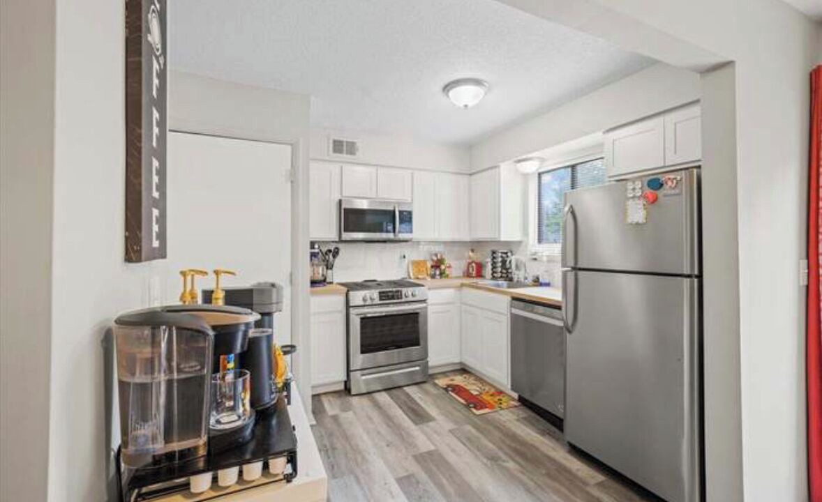 Photo of Kitchen in Summit Station