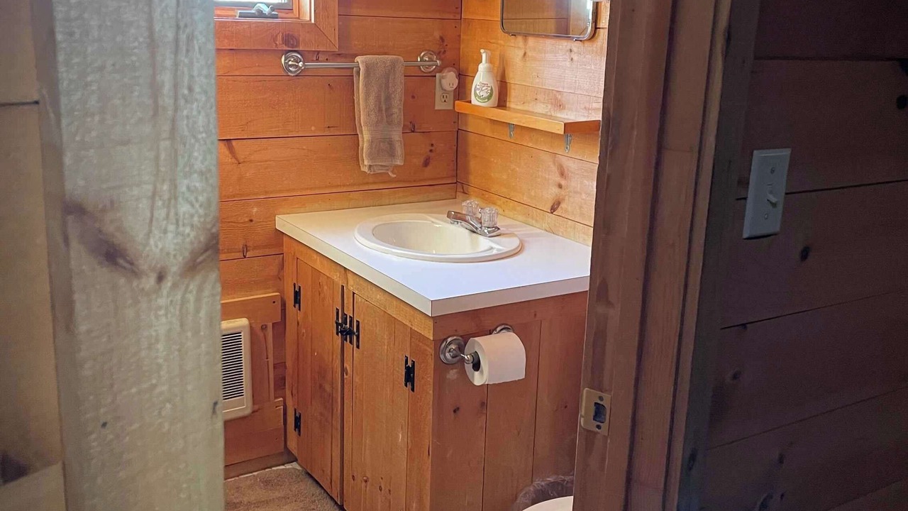 Photo of Bathroom in Warren