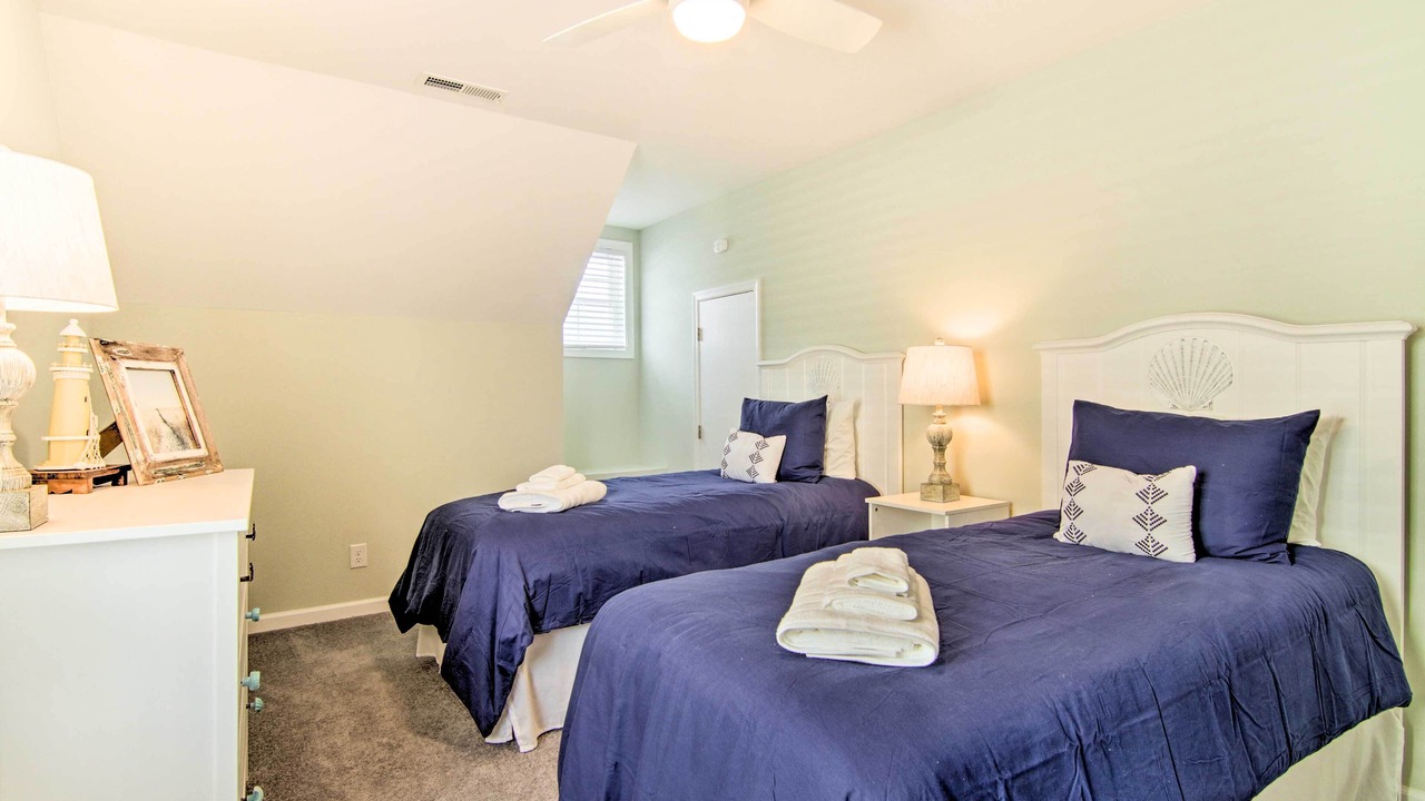 Photo of Bedroom in Cedar Neck