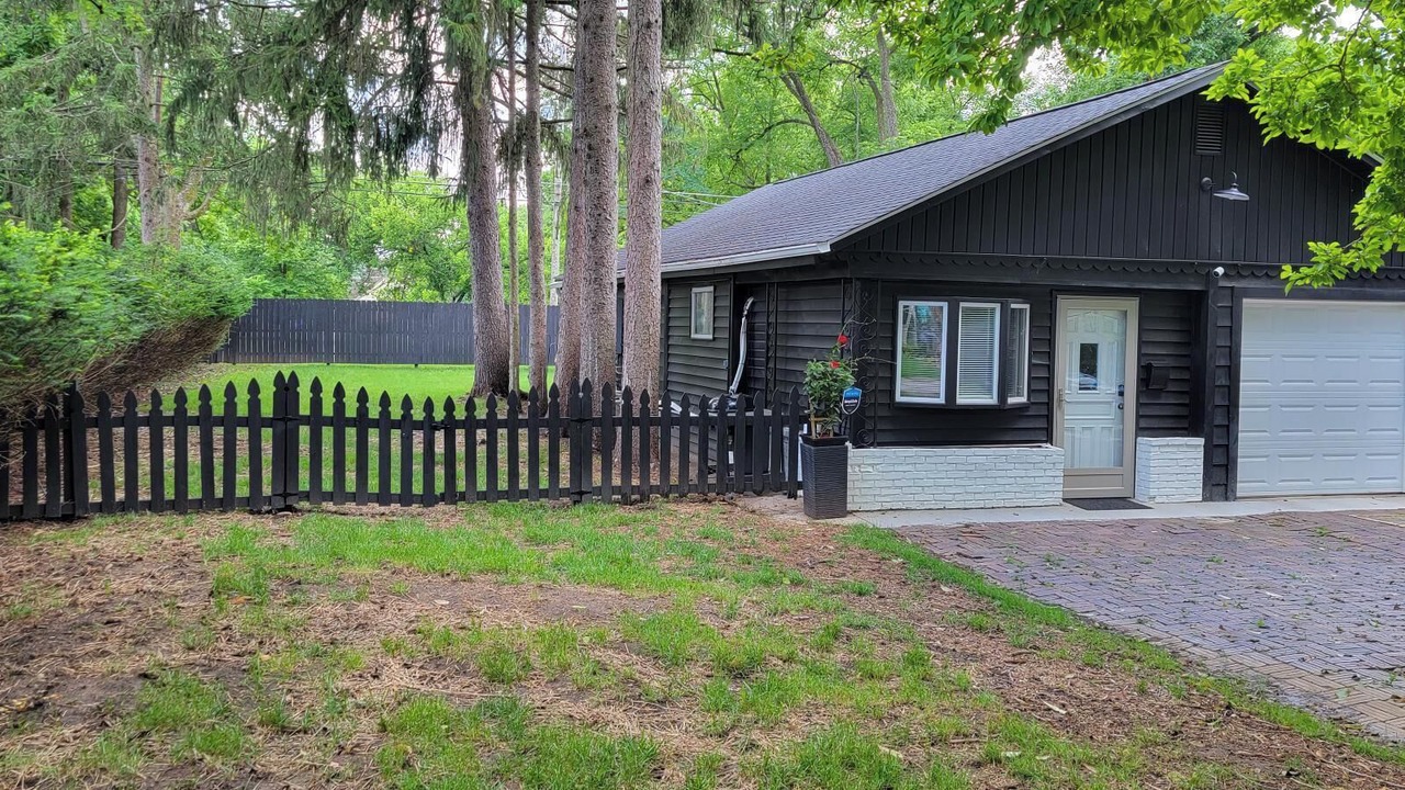 Photo of Outdoor in Sharon Heights
