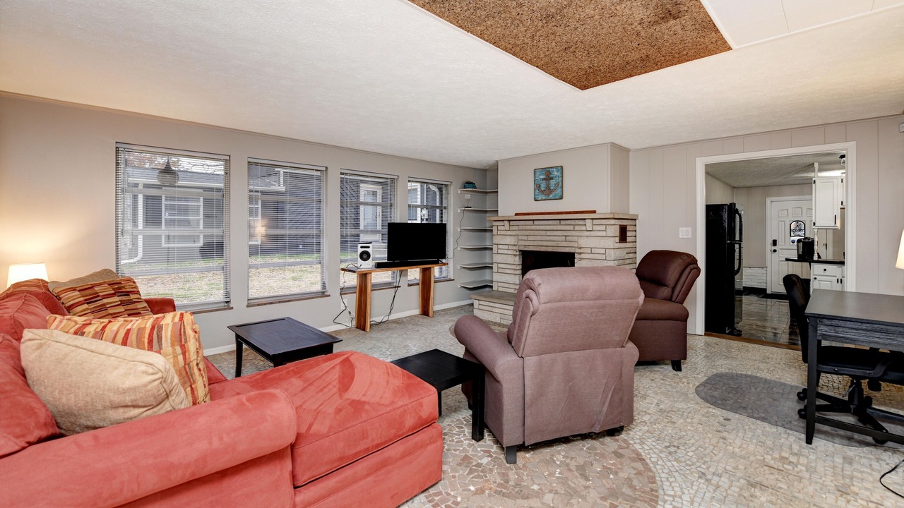 Photo of Livingroom in Sharon Heights
