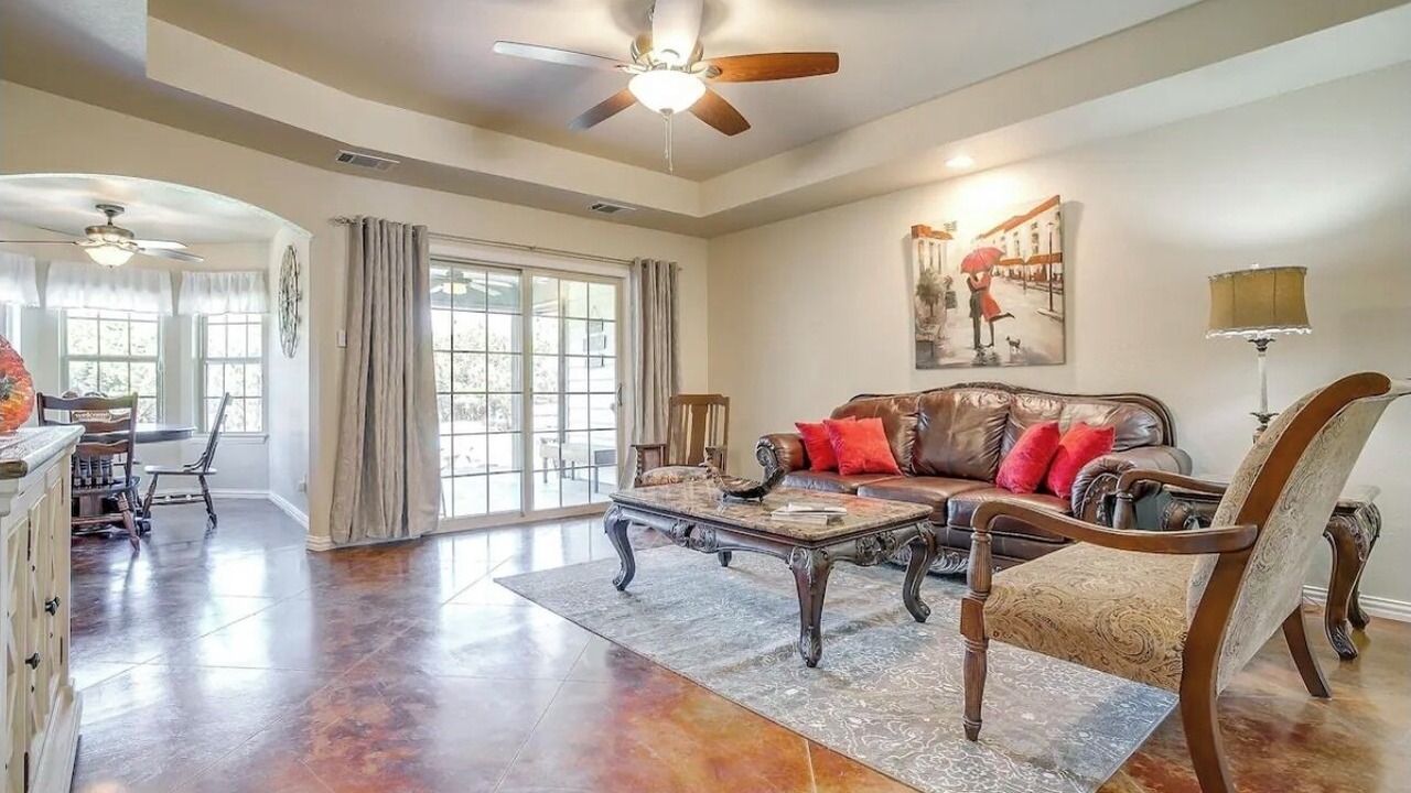 Photo of Livingroom in Granbury