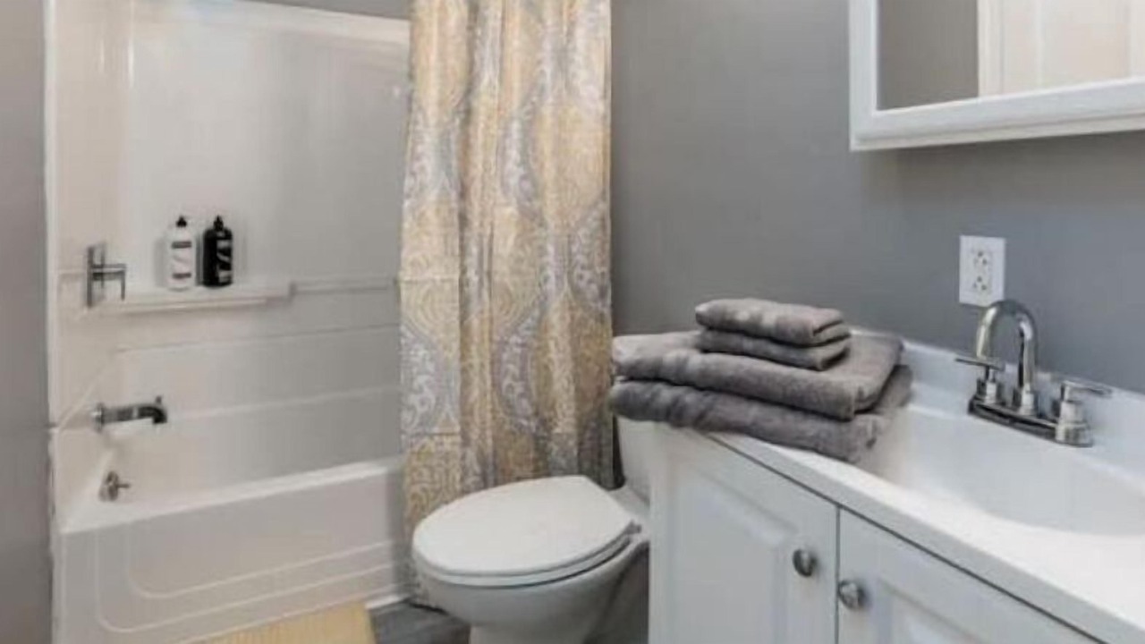 Photo of Bathroom in Little City