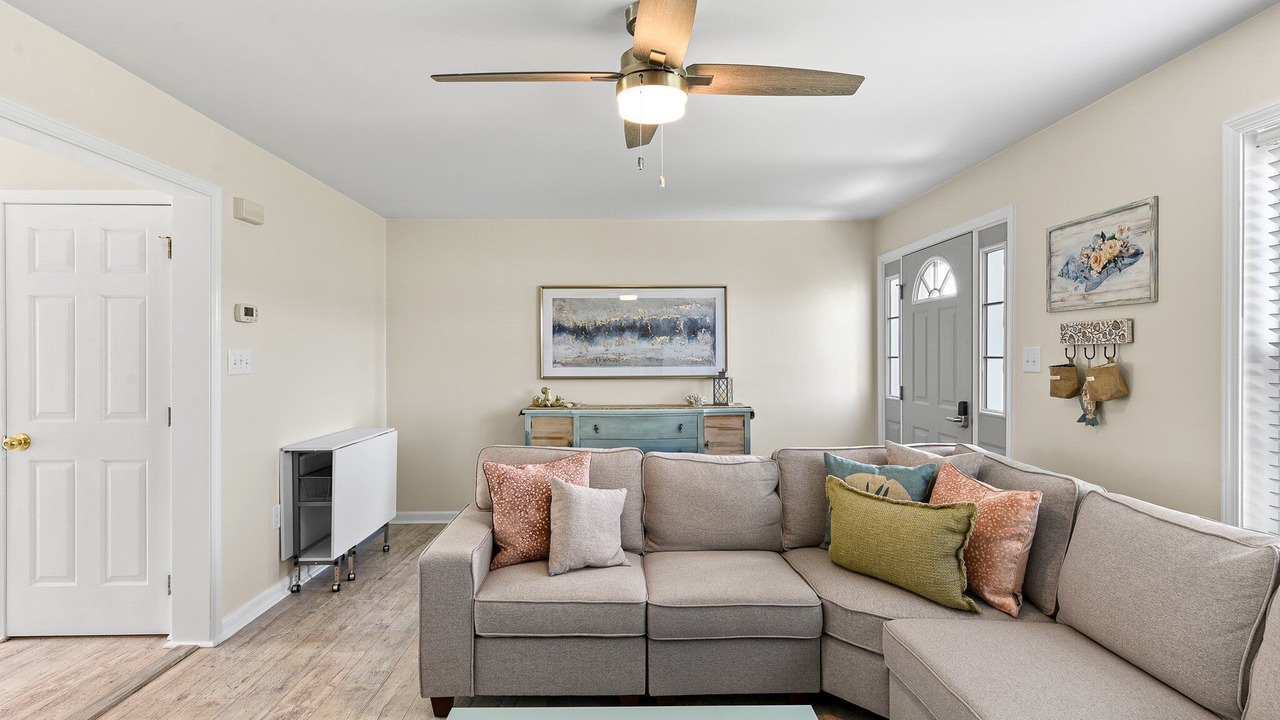 Photo of Livingroom in Milton