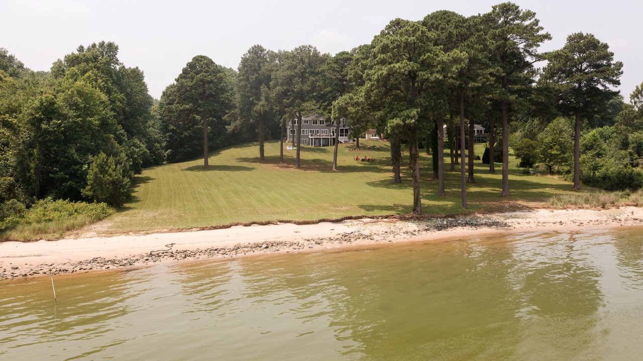 Photo of Others in Saluda