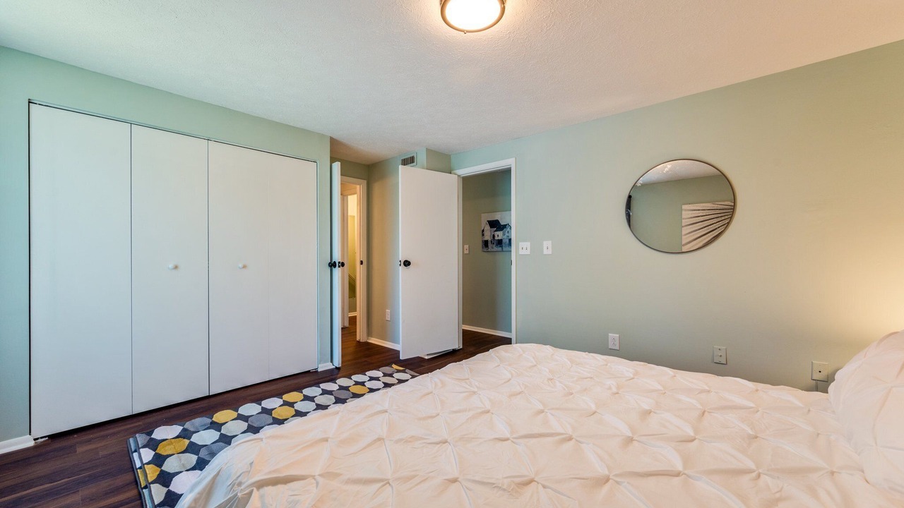 Photo of Bedroom in Coliseum Central