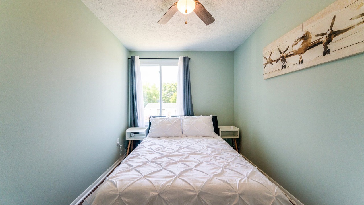 Photo of Bedroom in Coliseum Central