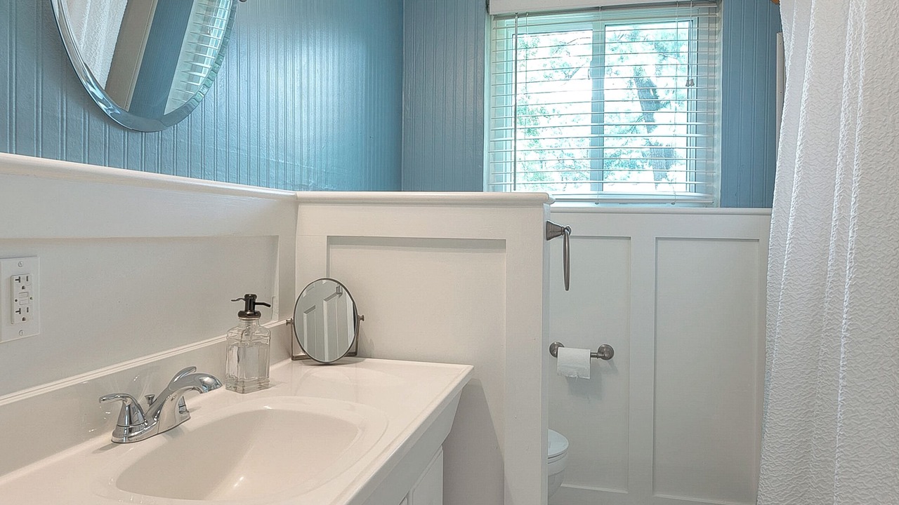 Photo of Bathroom in Cottage Line