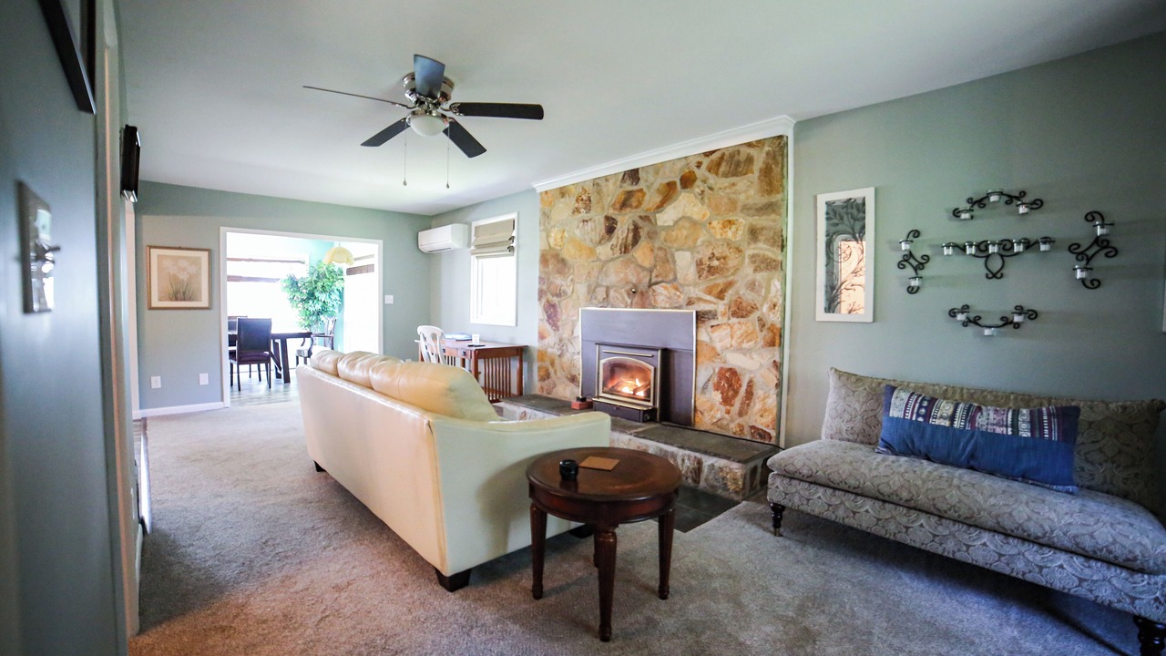 Photo of Livingroom in Saluda