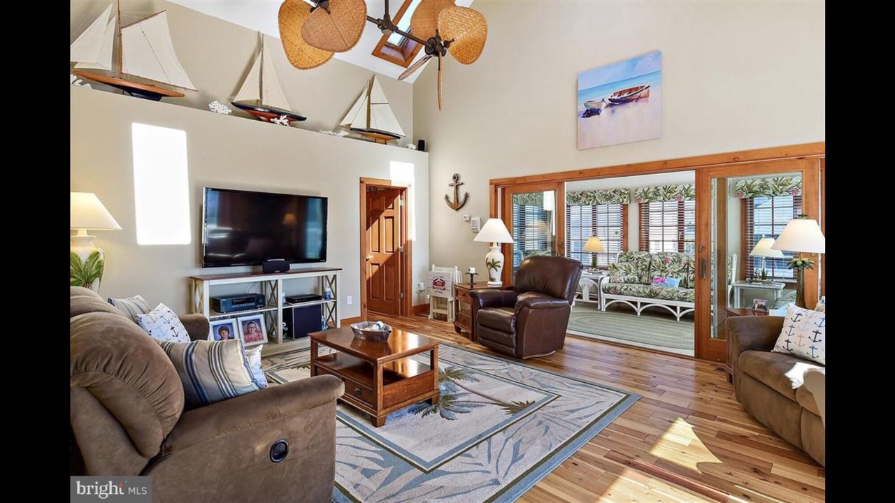 Photo of Livingroom in Edgewater Acres