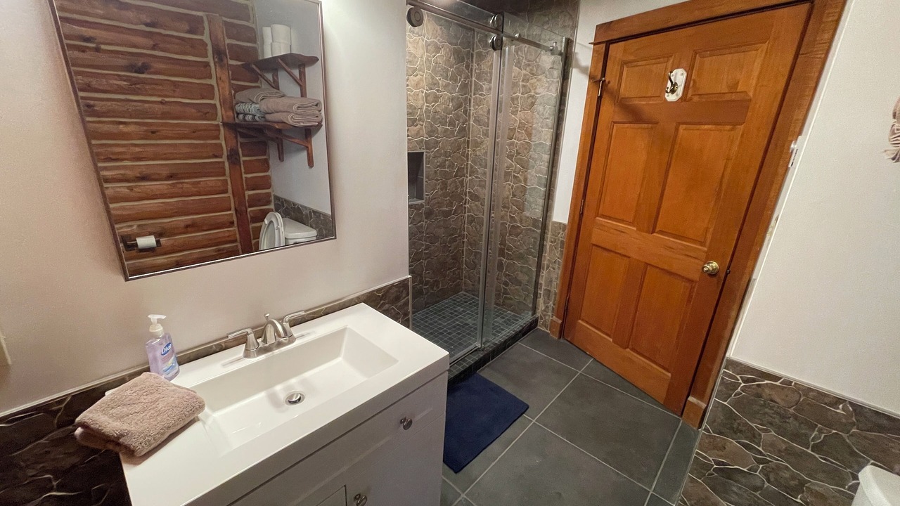 Photo of Bathroom in Edray