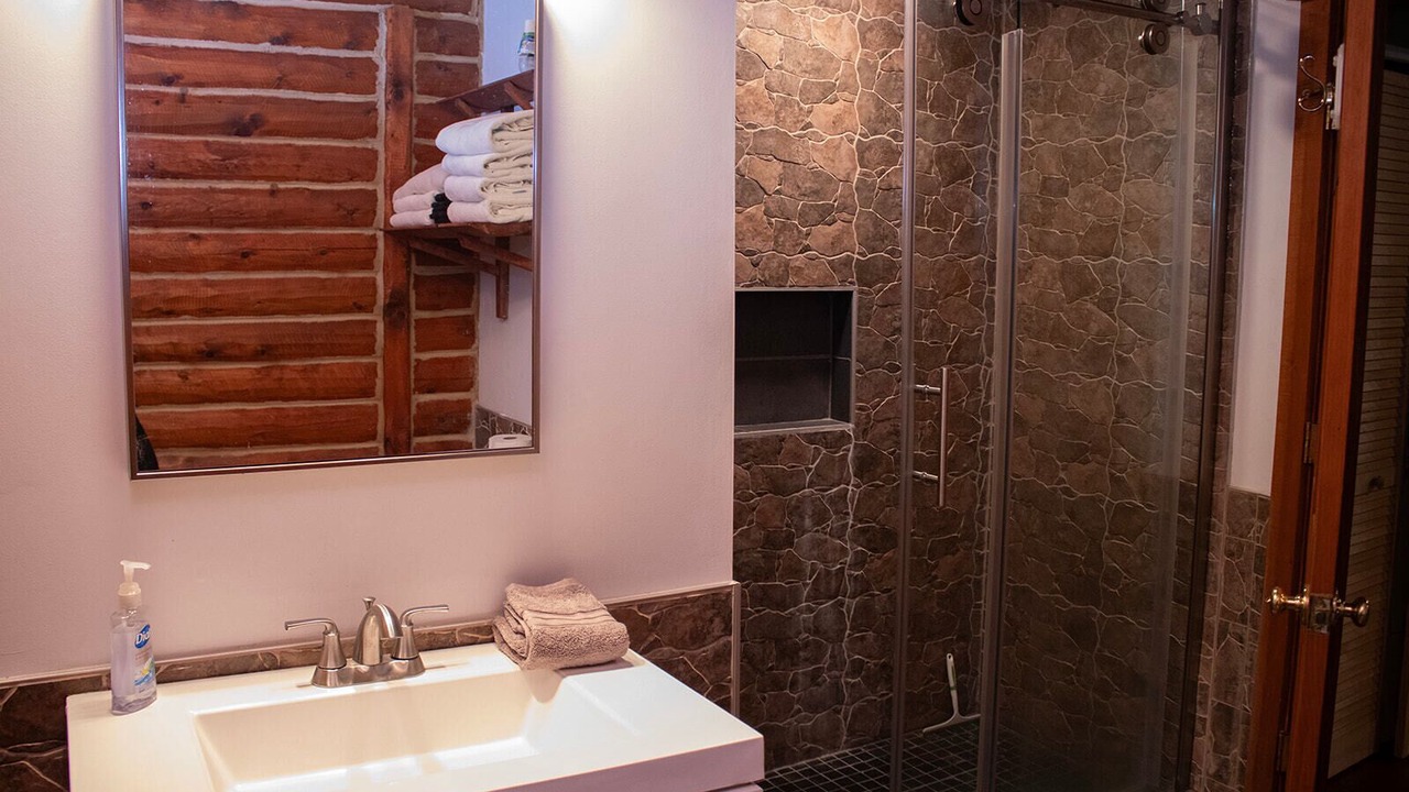 Photo of Bathroom in Edray