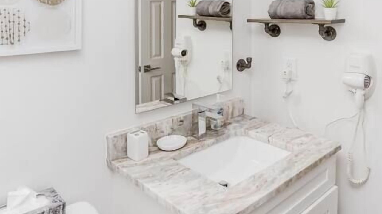 Photo of Bathroom in Weinland Park