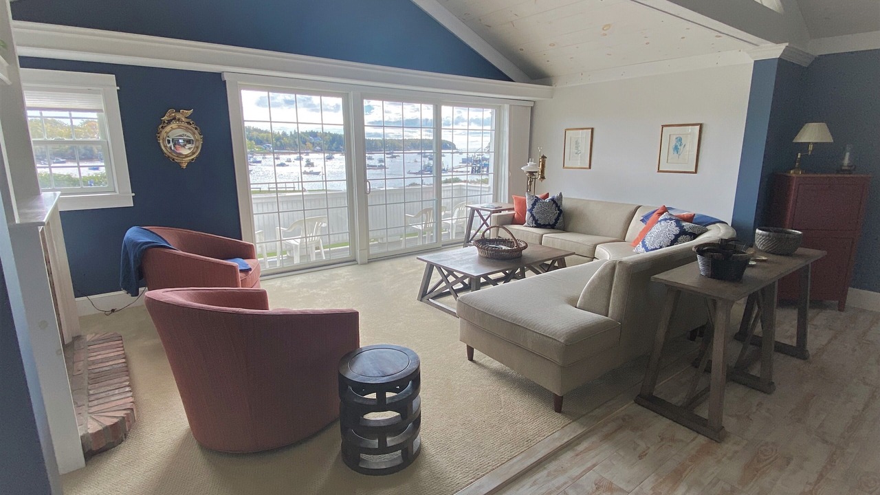 Photo of Livingroom in Mid-Coast and Islands