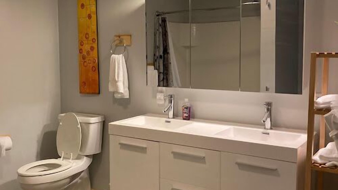 Photo of Bathroom in Edray