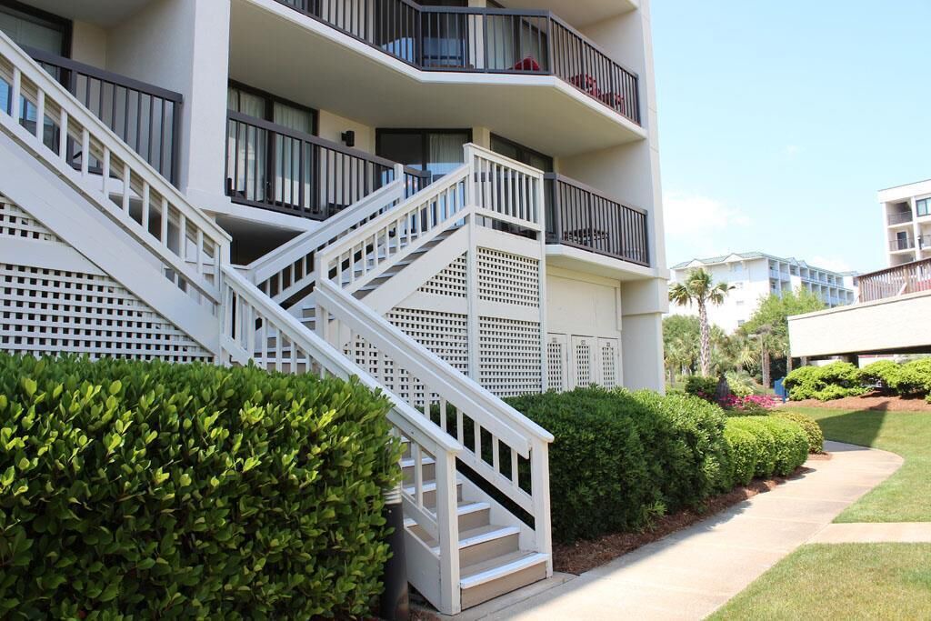 Photo of Patio Balcony in Litchfield by the Sea
