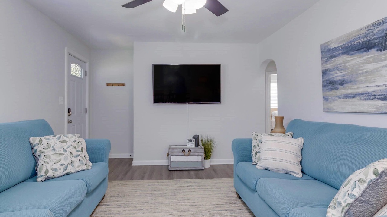 Photo of Livingroom in Bayview