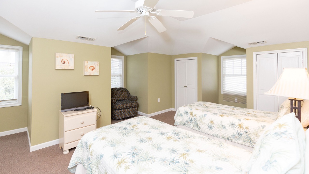 Photo of Bedroom in Country Club Estates