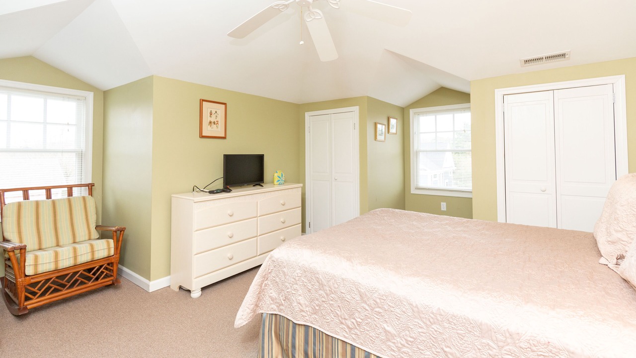 Photo of Bedroom in Country Club Estates