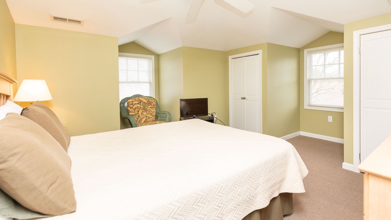 Photo of Bedroom in Country Club Estates