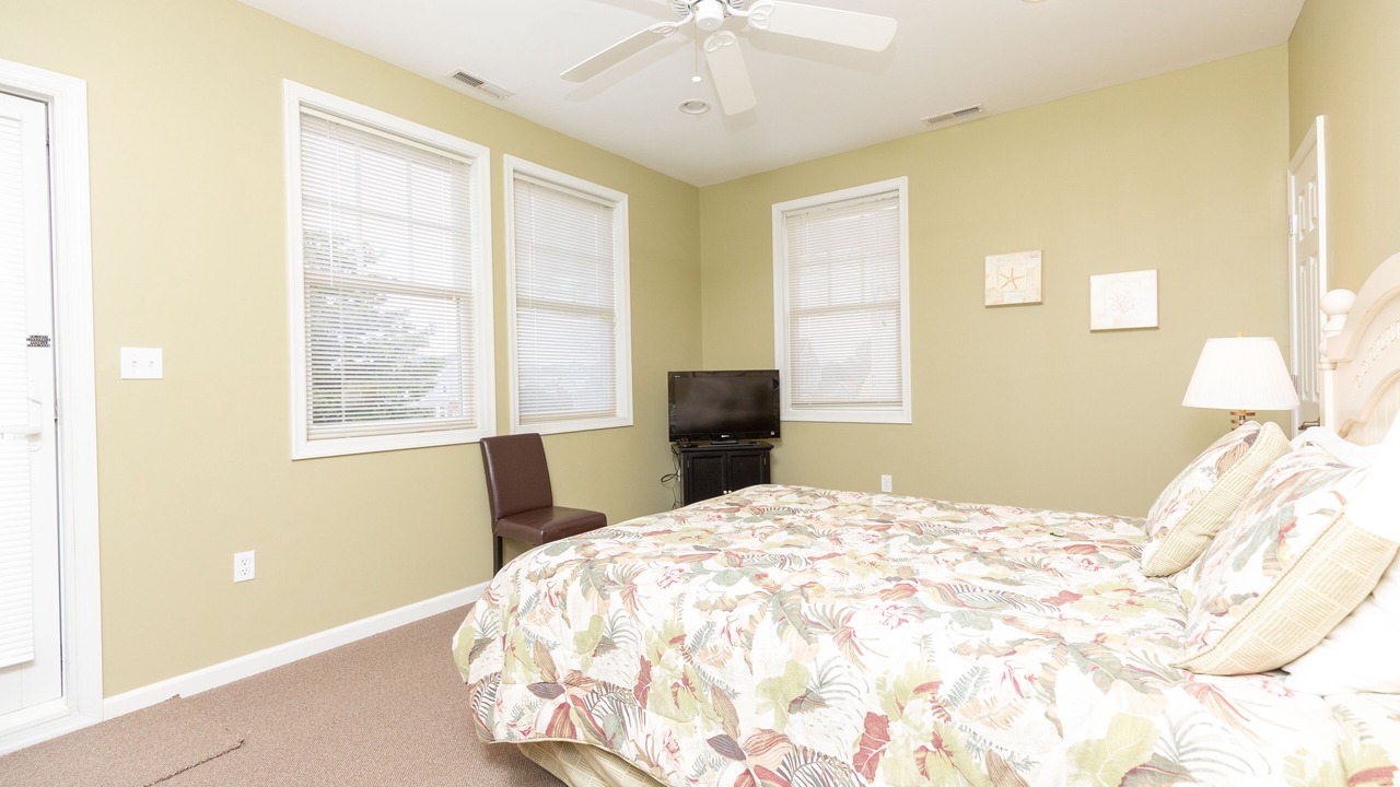 Photo of Bedroom in Country Club Estates
