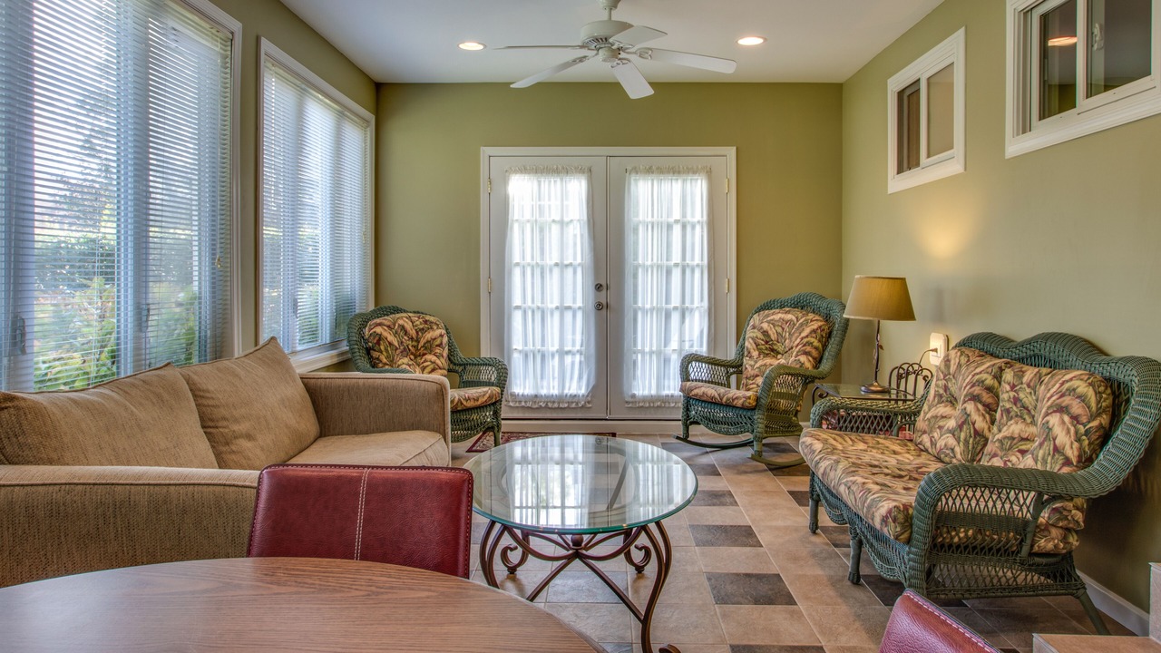 Photo of Livingroom in Country Club Estates