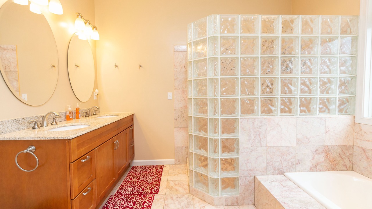 Photo of Bathroom in Country Club Estates